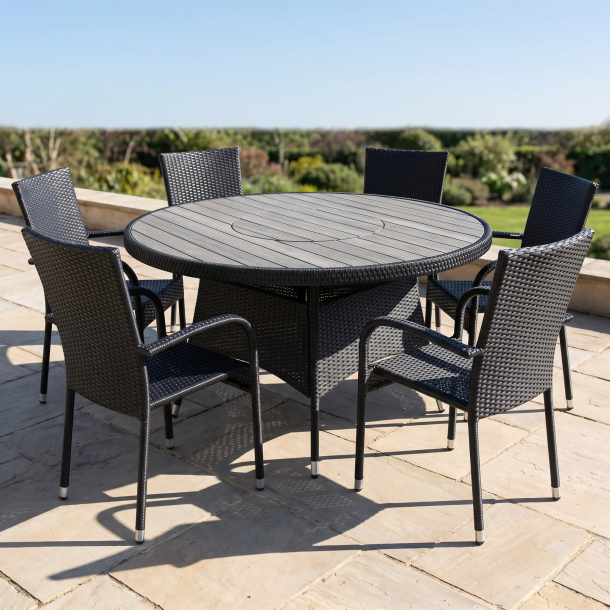 Vedligeholdelsesfrit havem�bels�t med �t havebord med drejeskive og 6 x Pisa stabelstole!