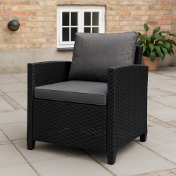 Elva loungestol i sort UV-beskyttet polyrattan, inkl. hynder