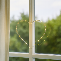 Elegant LED hjerteophng fra DAY  30 LED - Timerfunktion - Sugekop - Batteri