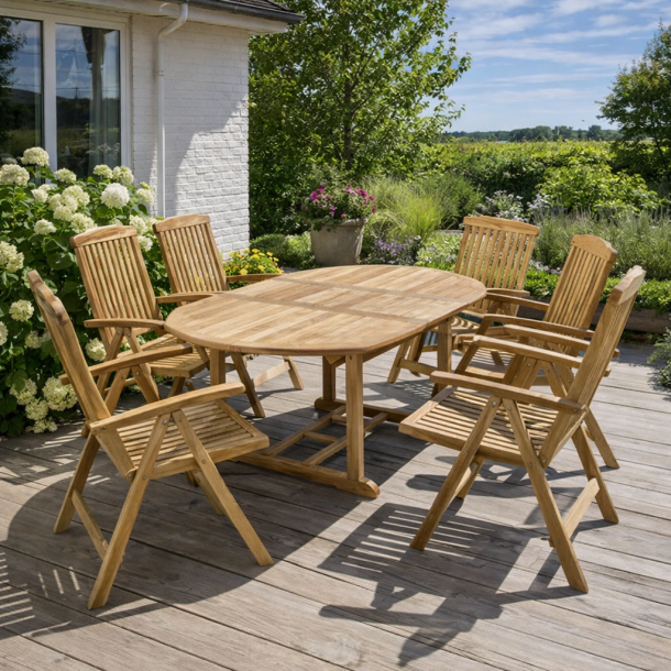 Familjeset med ovalt utdragsbord - allt i silverteak. Modell: Bounty