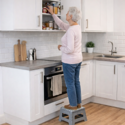 Praktisk foldbar skammel i to st�rrelser