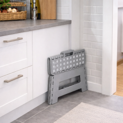 Praktisk foldbar skammel i to st�rrelser