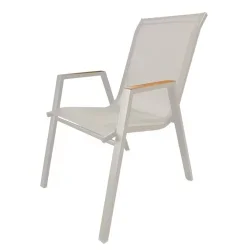Elise caf�s�t - Elegant caf�s�t til 2 personer med sandfarvet caf�bord i aluminium og nonwood samt 2 stabelbare havestole i textilene og teak-look i hvid