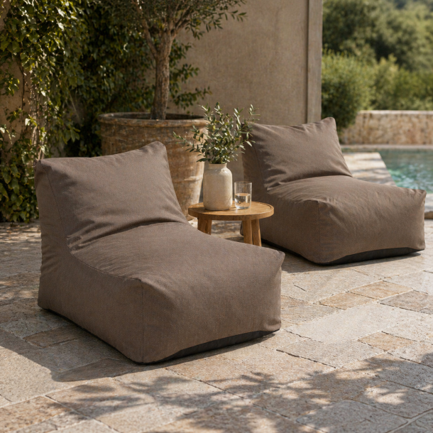 Komfortabel og vandafvisende Formand s�kkestol � stilren loungestol med ergonomisk st�tte til b�de inde- og udend�rs afslapning