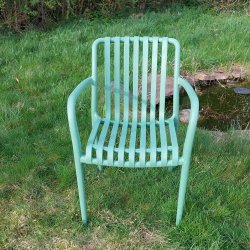 Stabelbar vedligeholdelsefri havestol i UV-beskyttet stbt plast - Model: Lily - Vlg farve 