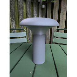 UV-beskyttet LED-lampe med USB ladestation i PP plast til udendrs brug - Model: Amanda