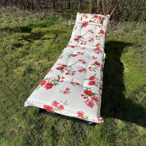 SOLVOGNSHYNDE LUX MED NAKKEPUDE i flot hvidt blomster design