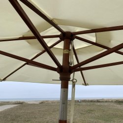 Parasoll - : 1,8 m. Vlj frg - Vattentt + Dug har UV30+ solskydd. Modell: Venedig