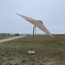 Parasol m/ Tilt - : 3 m. Vlg farve - Vandtt + Dug har UV30+ solbeskyttelse. Model: Milano