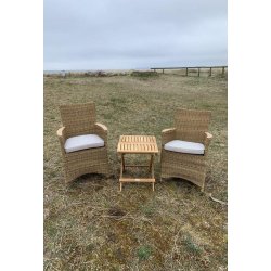 Boston cafest med foldbart teak bord og to miami stole i UV-beskyttet polyrattan