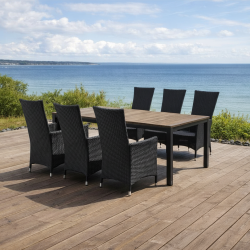 Brunt familjebord med 8 st. Nanna-stolar.