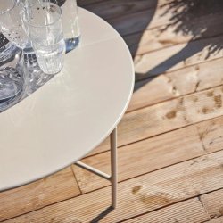 Pesetos bord med skve linjer fra schou - 70 x H35 cm. CHARMERENDE BORD PERFEKT TIL TERASSEN!!