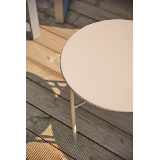 Pesetos bord i flere farver - STR. 50H40CM. HYGGELIGT TERASSE BORD!!! M&oslash;rk Flintgr&aring;
