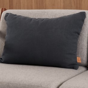 Bomuldspude med behageligt polyester fyld - Vlg farve - Model Gabriel