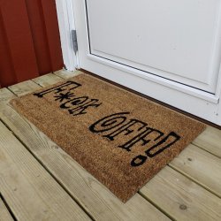 "F*ck Off" en liten drrmatta med stor betydelse. Drrmattan tl utomhusbruk ret runt. 40 x 70
