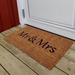 "Mr &amp; Mrs" stilren vejrbestandig drmtte af kokos, der tler udendrs brug ret rundt. 40x70 cm. 