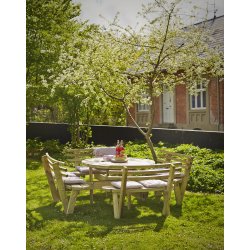 Rundt bnke st til 8 personer i nletr