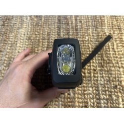 Multifunktionel ndradio med batteri, solceller, hndsving, powerbank og lygte  Sort