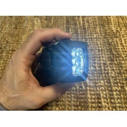 Multifunktionel ndradio med batteri, solceller, hndsving, powerbank og lygte  Sort