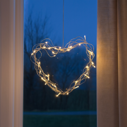 Hyggelig hjertekrans 35 cm med 40 varme hvide LED lys og timer samt 5 m ledning