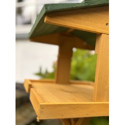 Yndigt fuglefoderhus i tr med overdkning og egen fod H110xB32xD29 cm