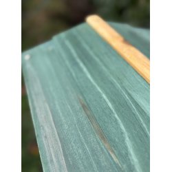 Yndigt fuglefoderhus i tr med overdkning og egen fod H110xB32xD29 cm