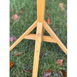 Yndigt fuglefoderhus i tr med overdkning og egen fod H110xB32xD29 cm