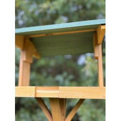 Yndigt fuglefoderhus i tr med overdkning og egen fod H110xB32xD29 cm