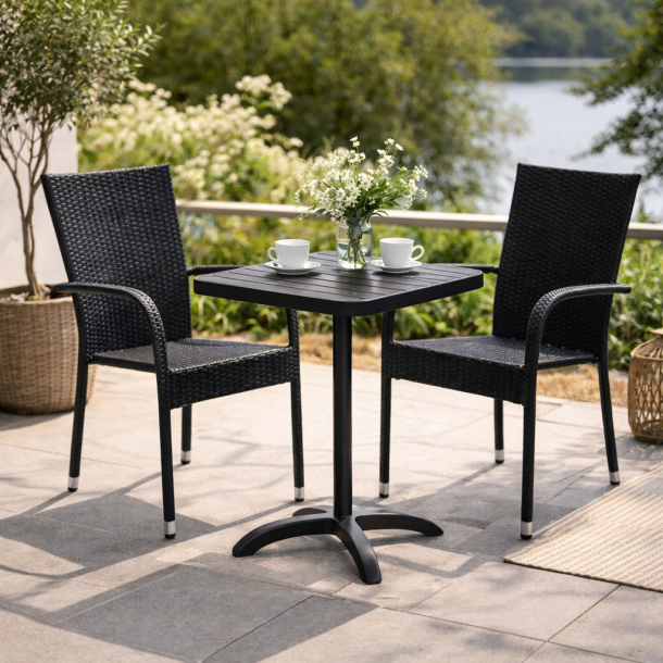 Stilrent Caf�s�t i Sort � 2 UV-Beskyttede Stabelstole &amp; Vedligeholdelsesfrit Bord