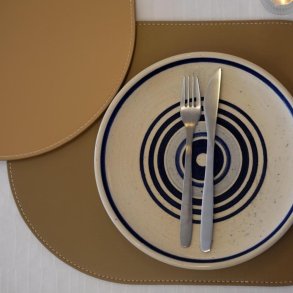 Elegant dkkeserviet i moderne ovalt design - PU lder hard - ikke foldbar - 30x45 cm - Vlg farve