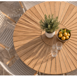 Eksklusivt Parma haves�t � �130 cm teakbord &amp; 5 sandfarvede stabelstole
