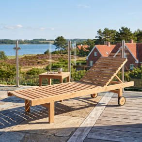 Sols�ng i silverteak med hjul. 200 cm l�ng. L�tt att flytta