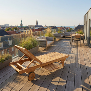 Solvogn med hjul og drinksbakke. Model: Boston gold teak