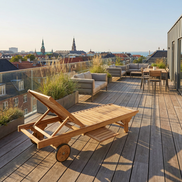 Solvogn med hjul og drinksbakke. Model: Boston gold teak