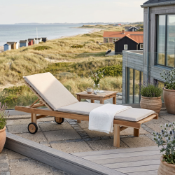 Solvogn i silver teak med hjul. 200 cm lang. Let at flytte rundt med