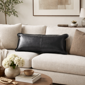 Pude i b�ffell�der 35x65 cm. Findes i farverne: cognac og sort. 