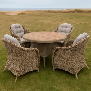 Vedligeholdelsesfrit havembelst med t Sofia Havebord og 4xSofia Havestole inkl. all-weater hynde