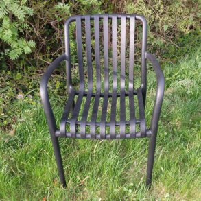 Stabelbar vedligeholdelsefri havestol i UV-beskyttet stbt plast - Model: Lily - Vlg farve 