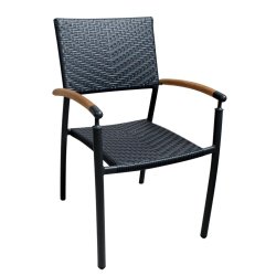 Foldbart teakbord med to sorte stabelstole i UV-beskyttet polyrattan