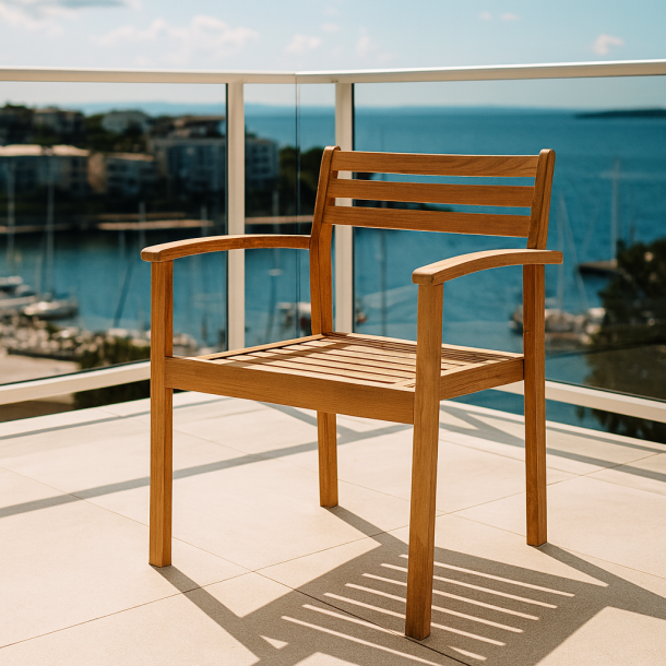 Gold teak stol. Let og elegant, men stadig meget robust. Model Rosenholm