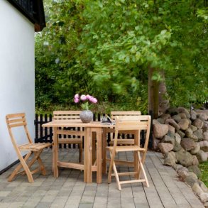 Ihopfllbart balkongset i teak 1 bord + 4 stolar. Modell fjril + clarish