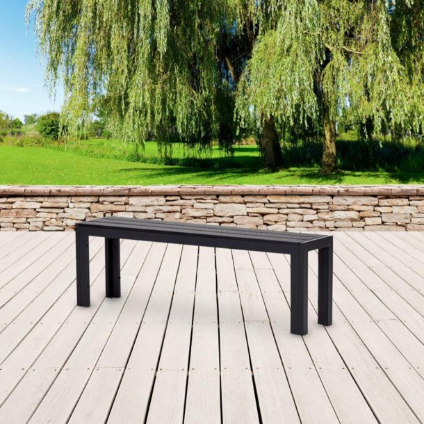 Naja haveb�nk i sort fra Schou. MODERNE HAVEB�NK TIL ENHVER INDEN- OG UDEND�RS INDRETNING!! Model: outfit