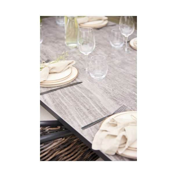 Vedligeholdelsesfrit Bo havebord i aluminium og compofit til 6-8 personer