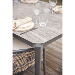 Vedligeholdelsesfrit Bo havebord i aluminium og compofit til 6-8 personer