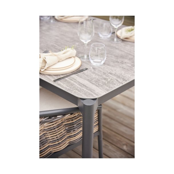 Vedligeholdelsesfrit Bo havebord i aluminium og compofit til 6-8 personer