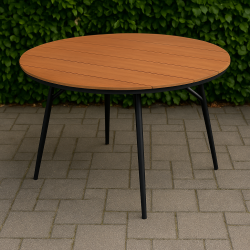 Vedligeholdelsesfrit havembelst med t moderne Dan havebord og 8 x Asta havestole!