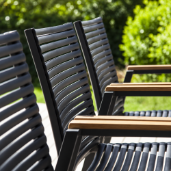 Verona staplingsstol med armst�d i teak - svart