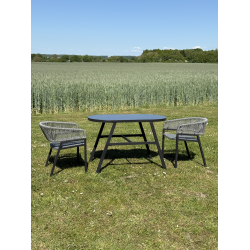 Temr altanst - St  1 bord og 2 stole!. Stole kan g helt ind under bordet s de intet fylder. 