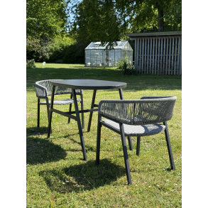 Temr altanst - St  1 bord og 2 stole!. Stole kan g helt ind under bordet s de intet fylder. 