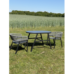 Temr altanst - St  1 bord og 2 stole!. Stole kan g helt ind under bordet s de intet fylder. 